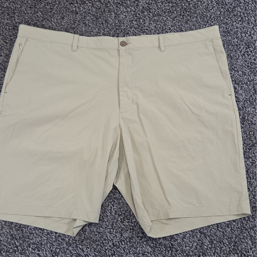 Tommy Bahama Chip Shot Golf Shorts Mens 48R Beige Flat Front Polyester 10 Inseam